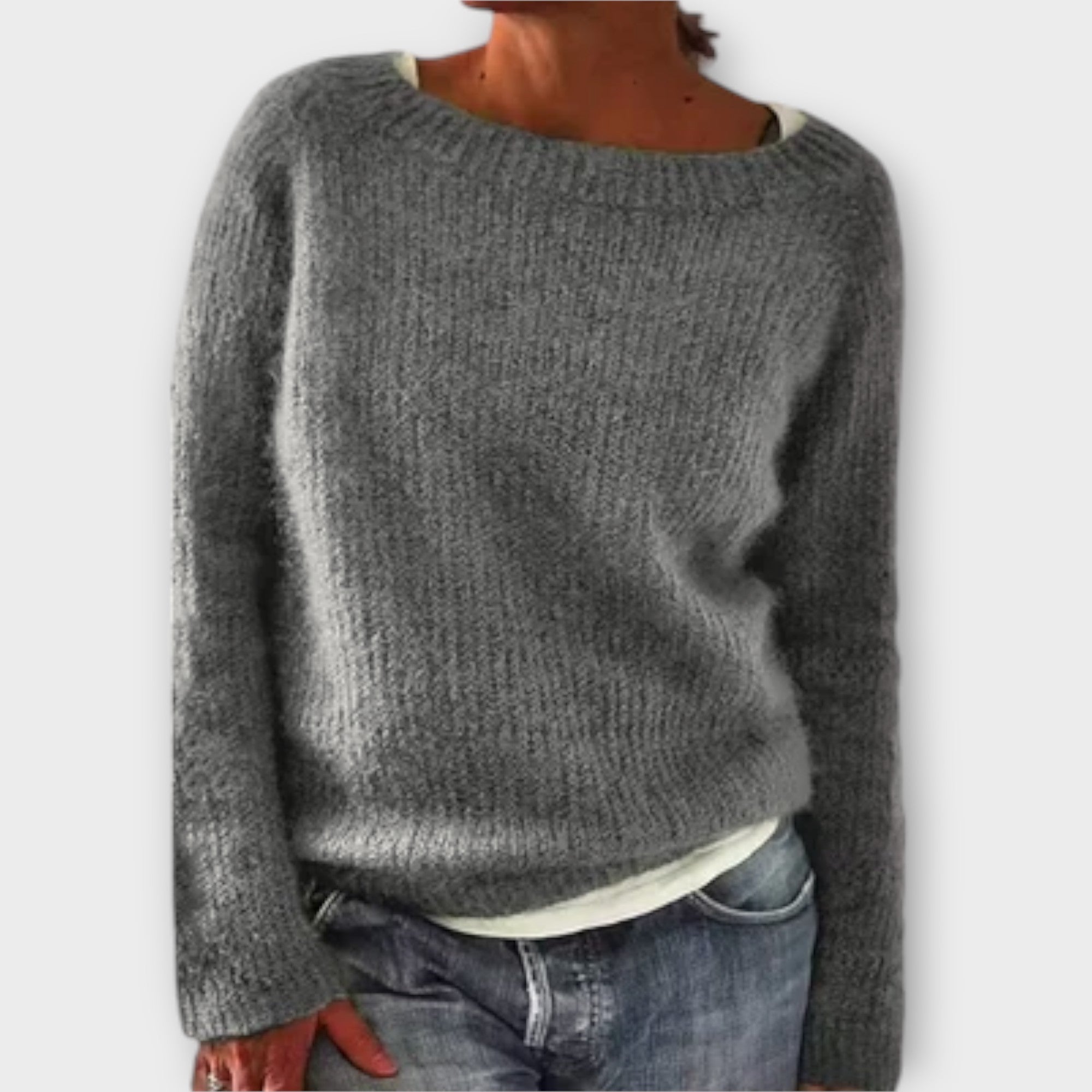 Jednokolorowy sweter dzianinowy