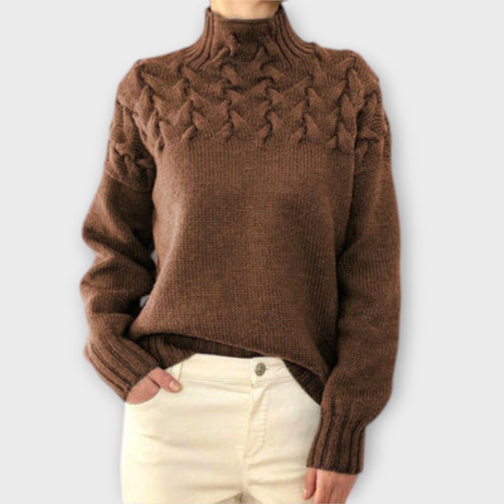 Sweter damski z ozdobnym splotem kablowym