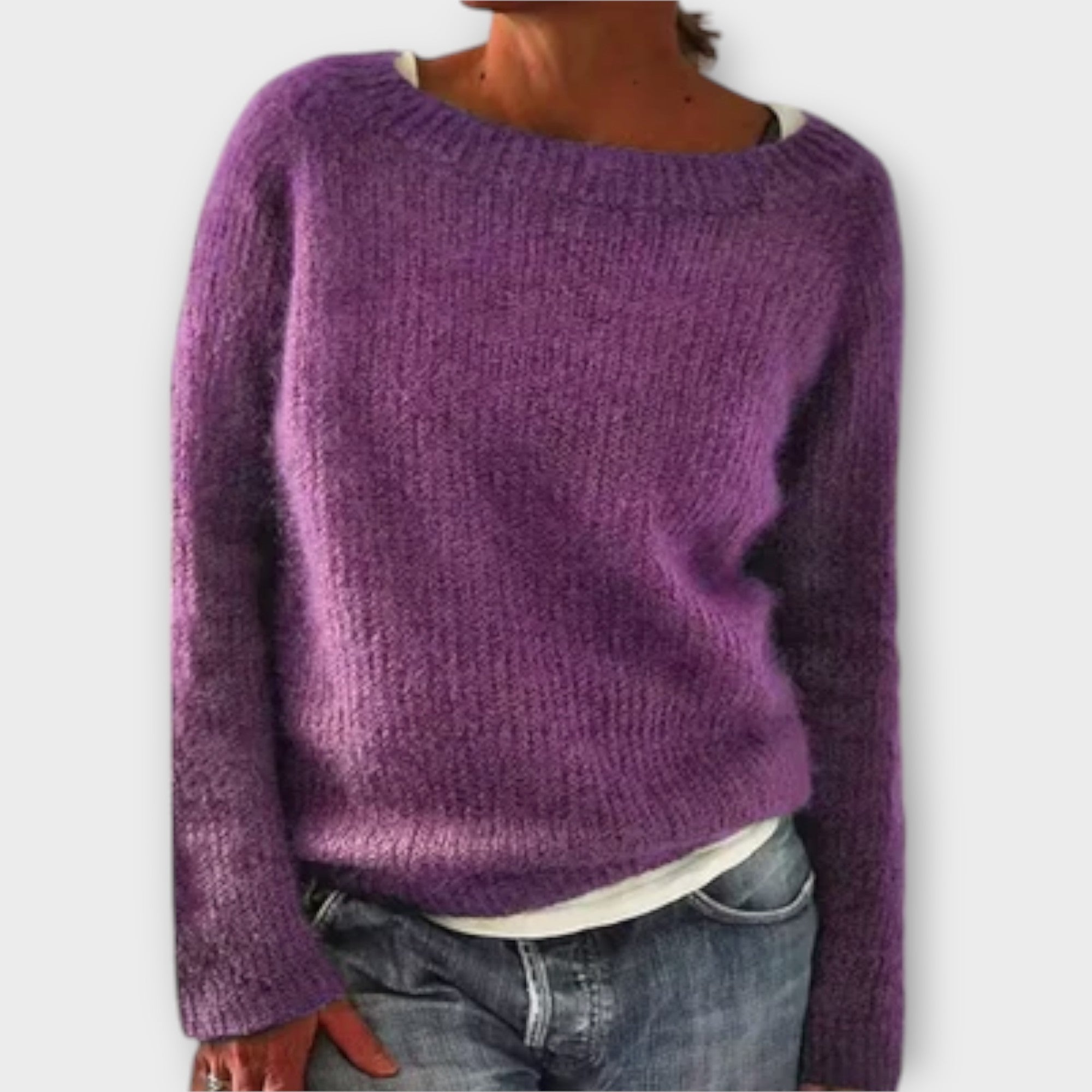 Jednokolorowy sweter dzianinowy